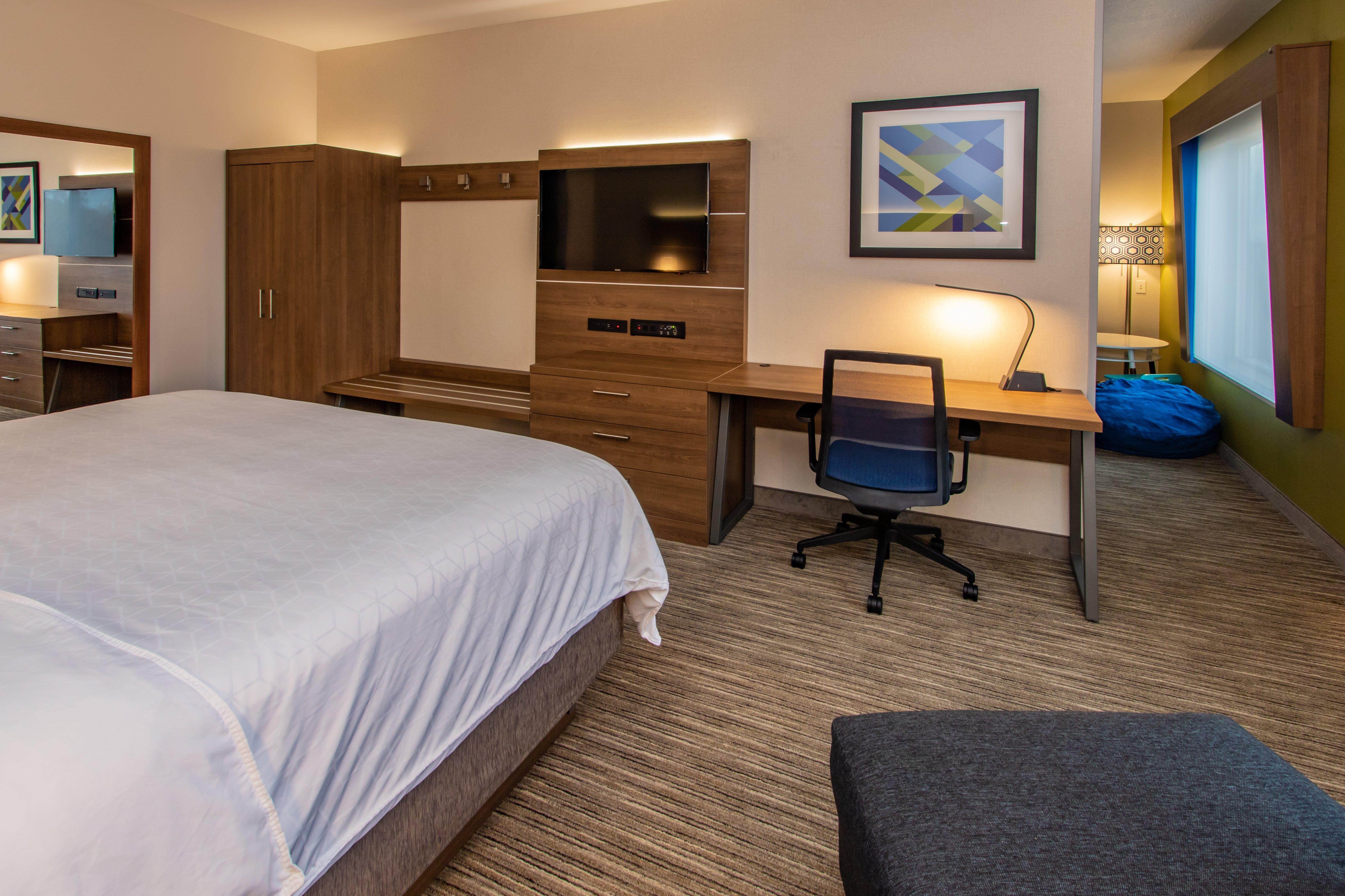 Holiday Inn Express Hotel & Suites Roseville - Galleria Area By Ihg Exterior photo