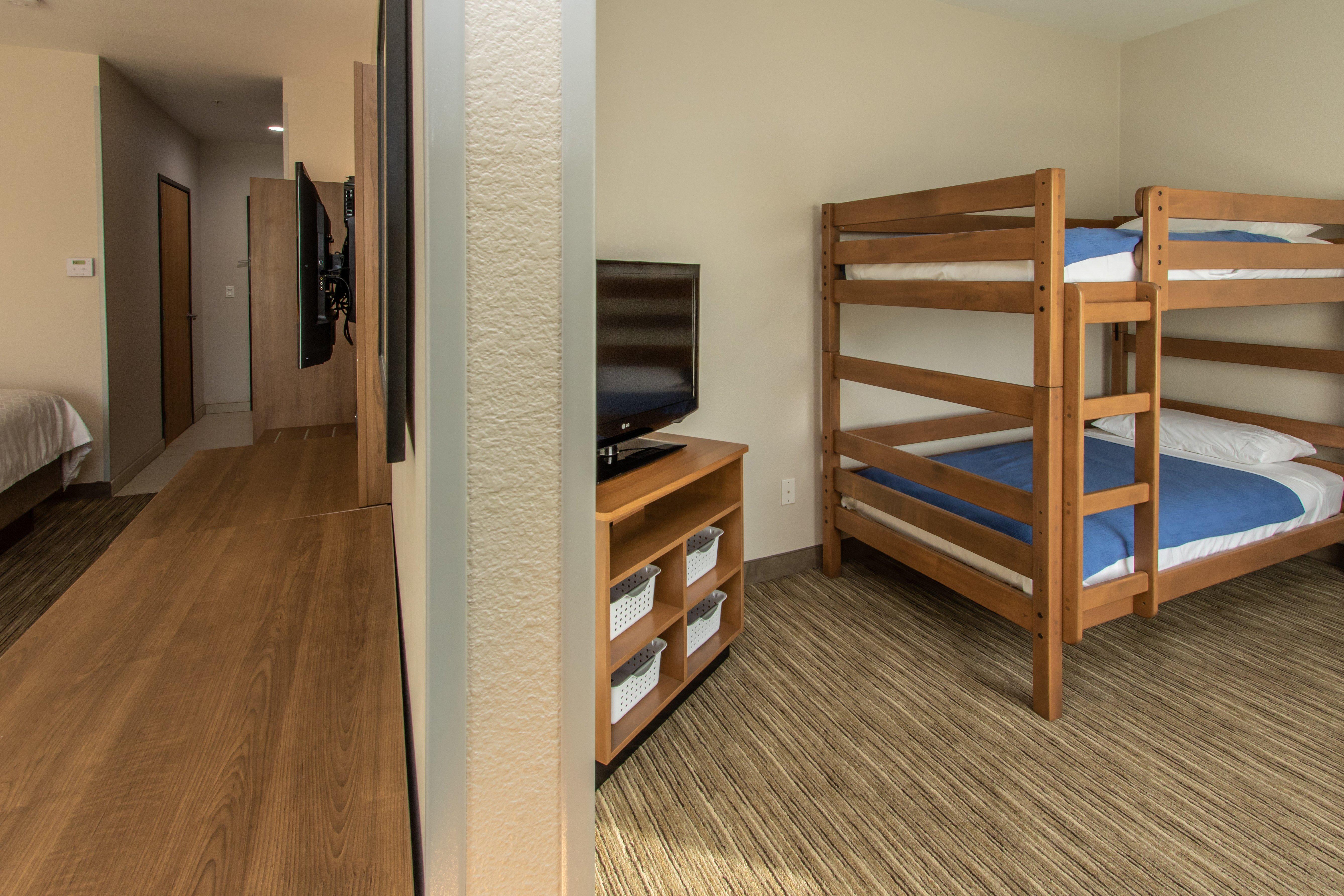 Holiday Inn Express Hotel & Suites Roseville - Galleria Area By Ihg Exterior photo