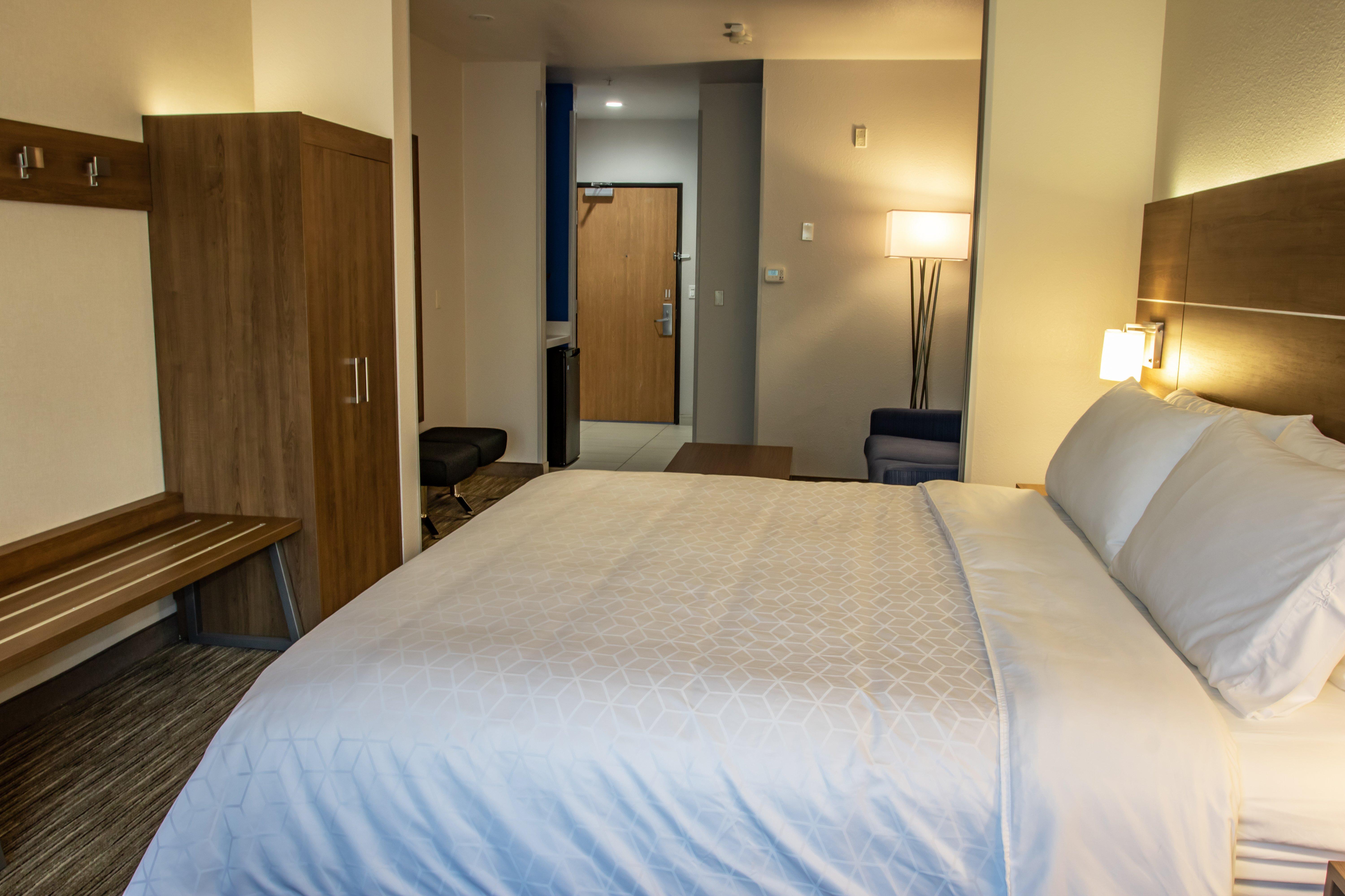 Holiday Inn Express Hotel & Suites Roseville - Galleria Area By Ihg Exterior photo
