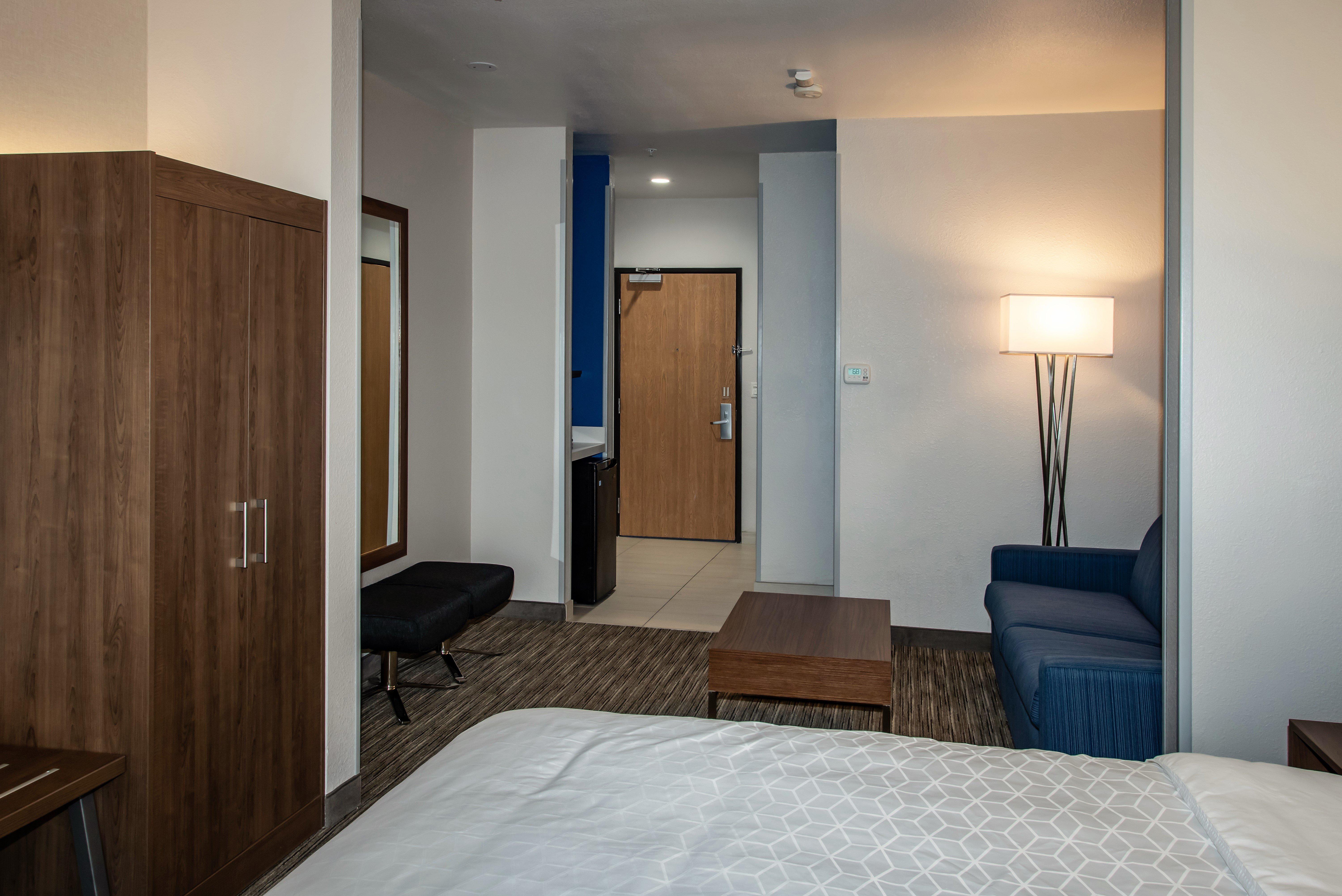 Holiday Inn Express Hotel & Suites Roseville - Galleria Area By Ihg Exterior photo