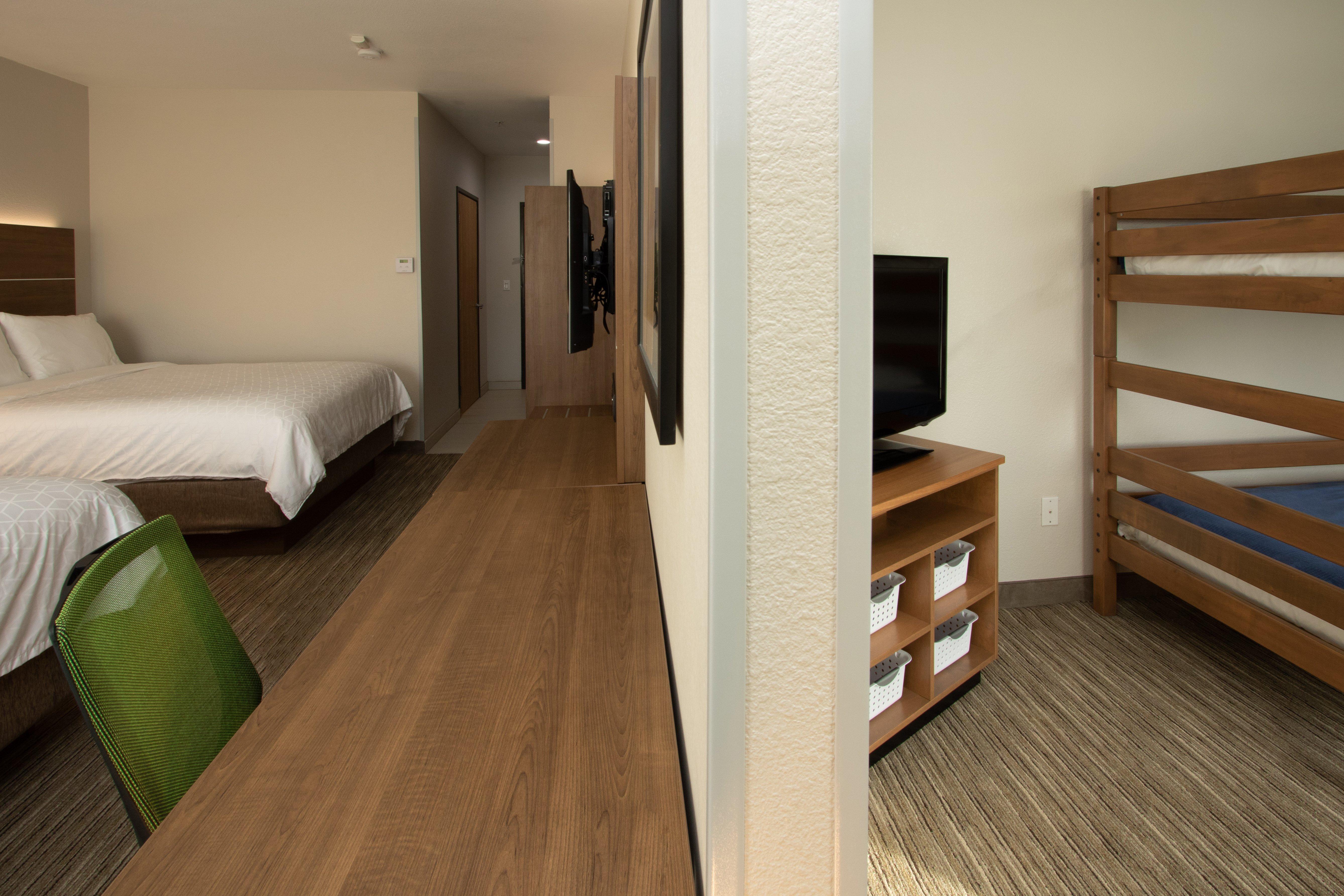 Holiday Inn Express Hotel & Suites Roseville - Galleria Area By Ihg Exterior photo