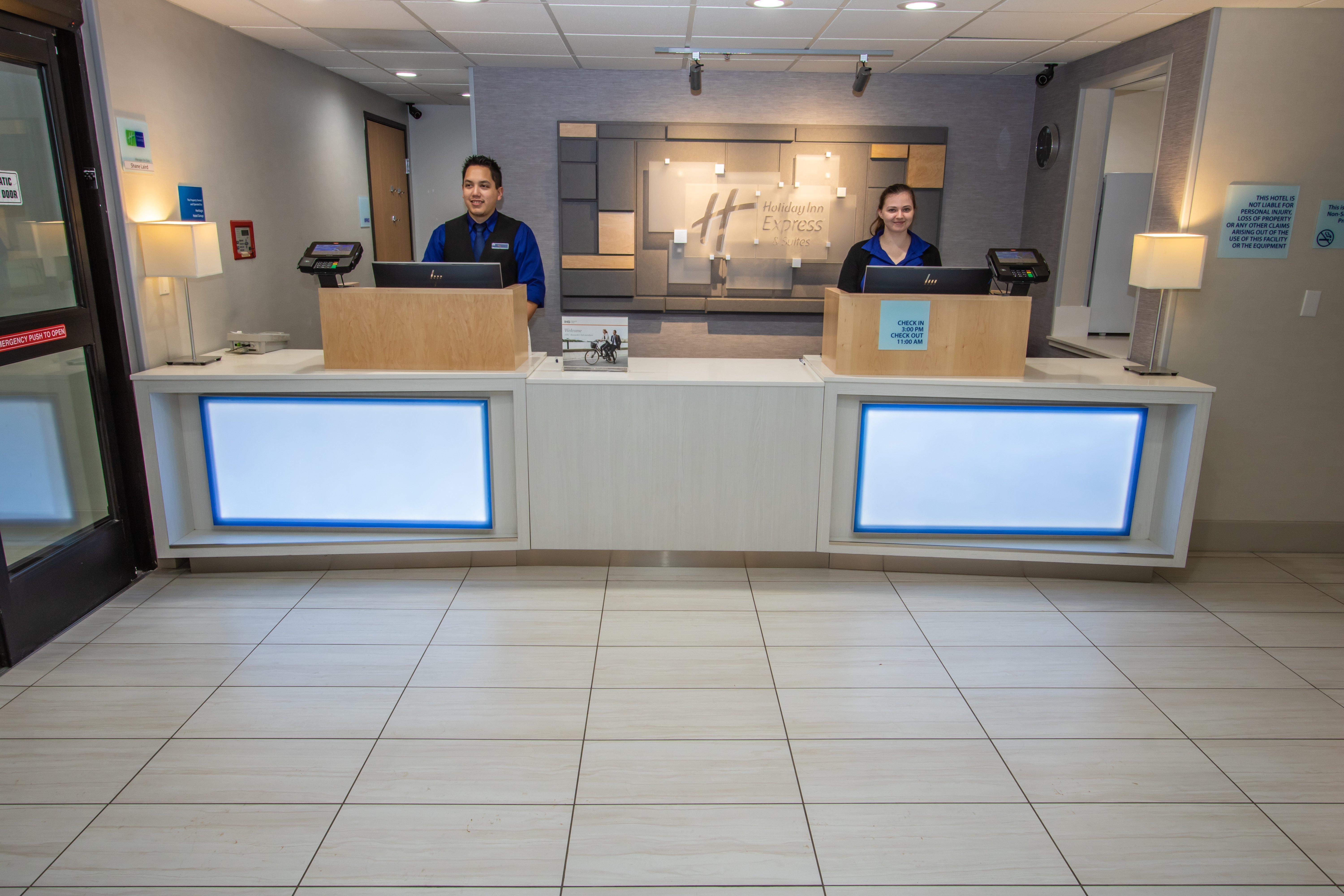 Holiday Inn Express Hotel & Suites Roseville - Galleria Area By Ihg Exterior photo