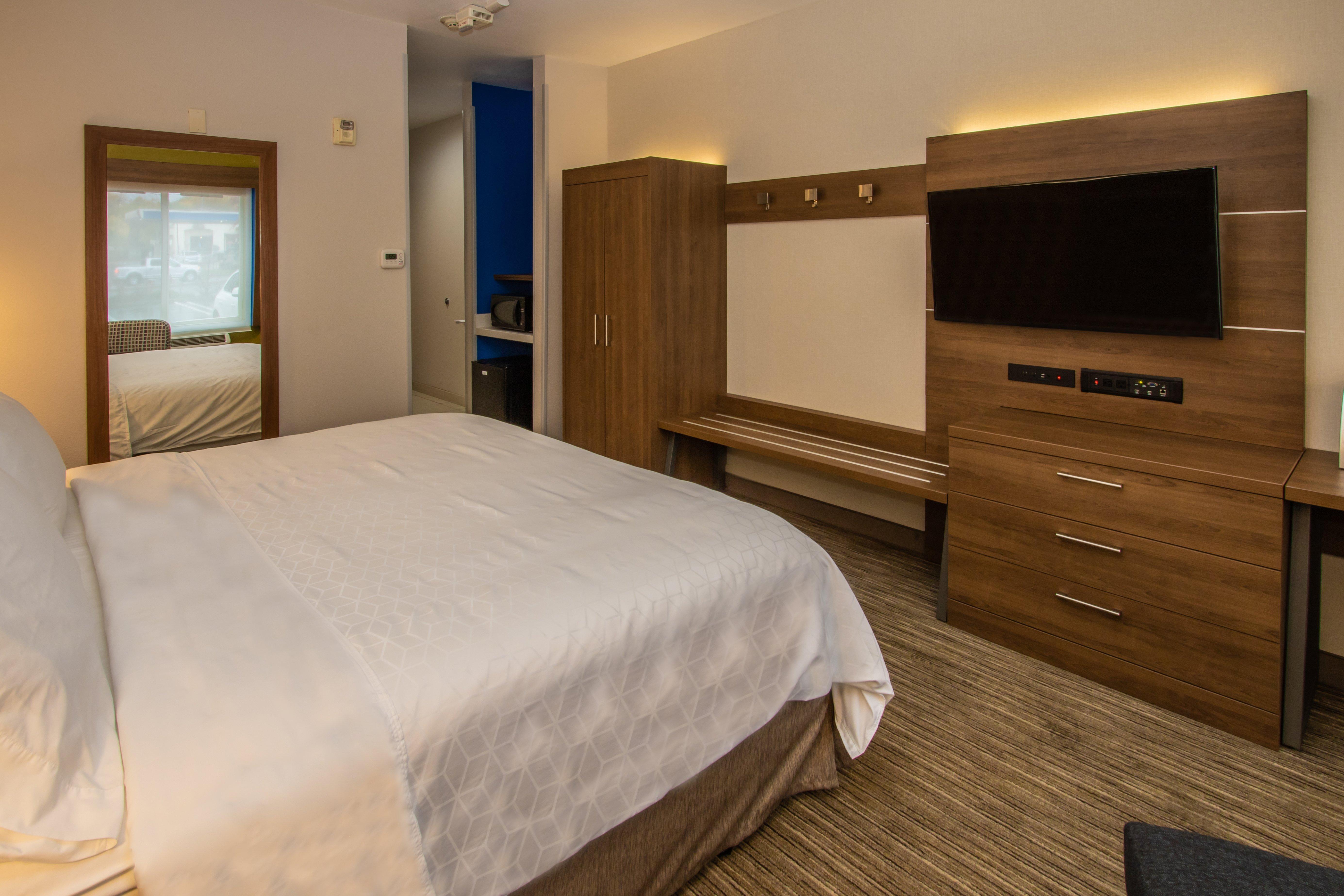 Holiday Inn Express Hotel & Suites Roseville - Galleria Area By Ihg Exterior photo