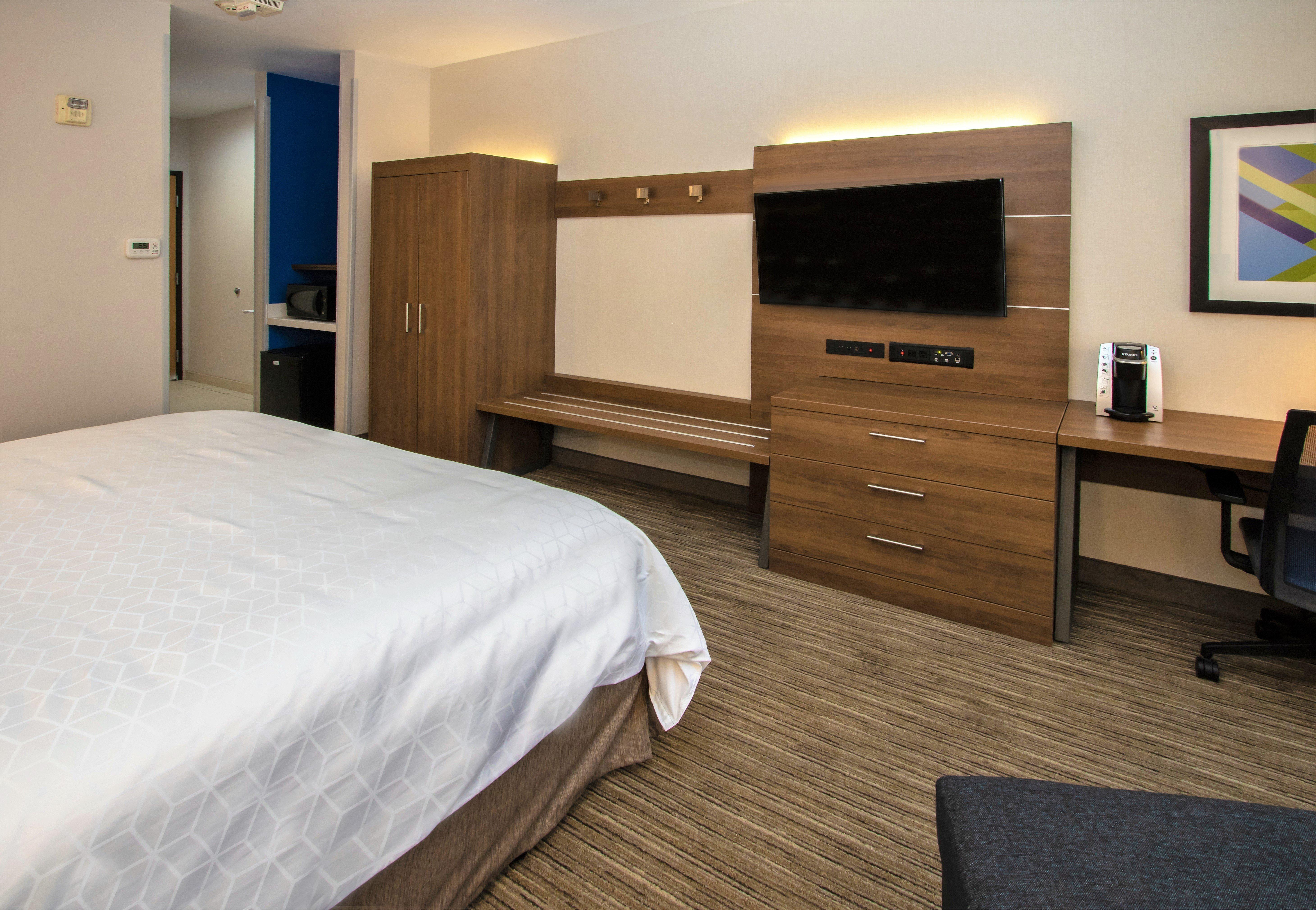 Holiday Inn Express Hotel & Suites Roseville - Galleria Area By Ihg Exterior photo