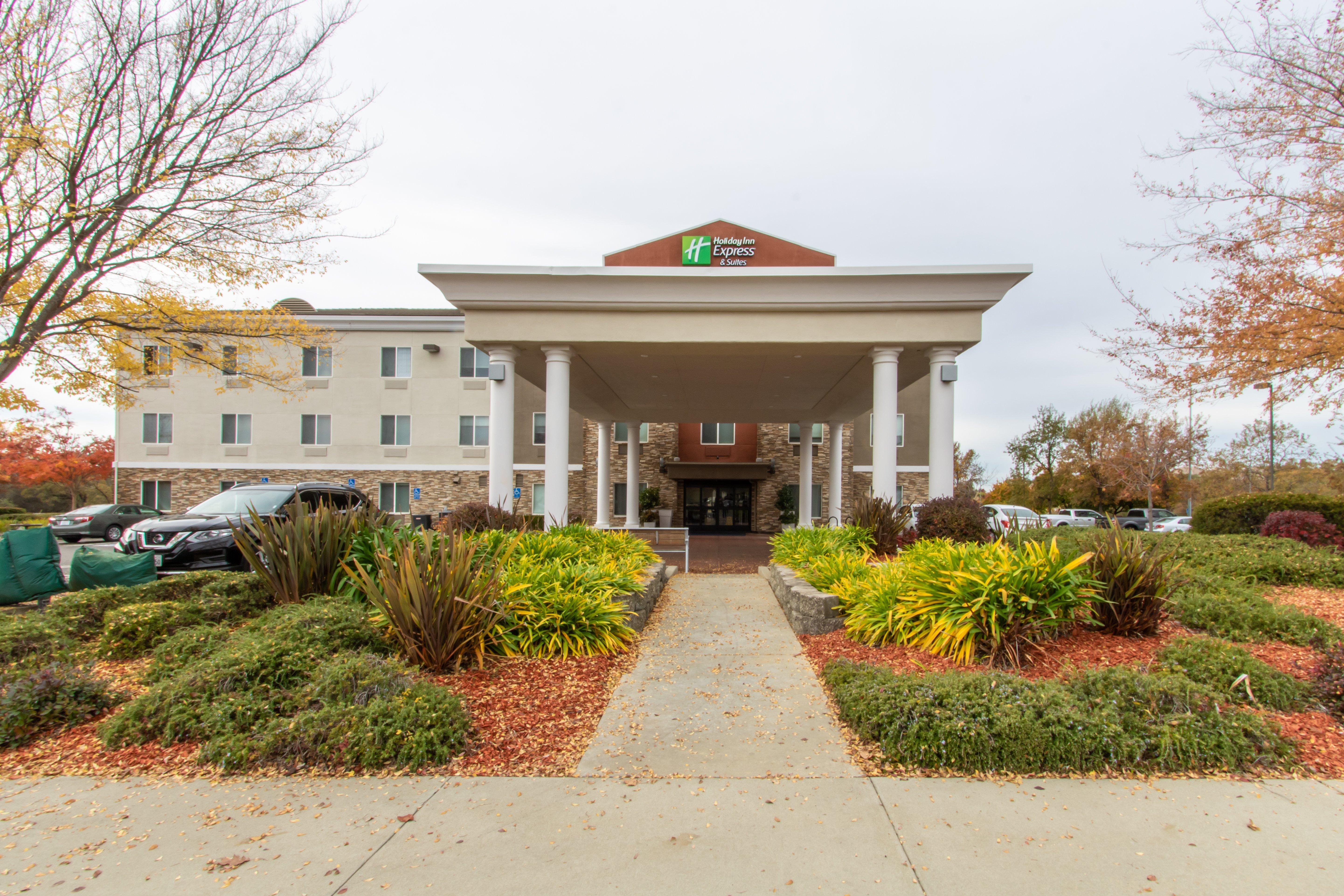Holiday Inn Express Hotel & Suites Roseville - Galleria Area By Ihg Exterior photo