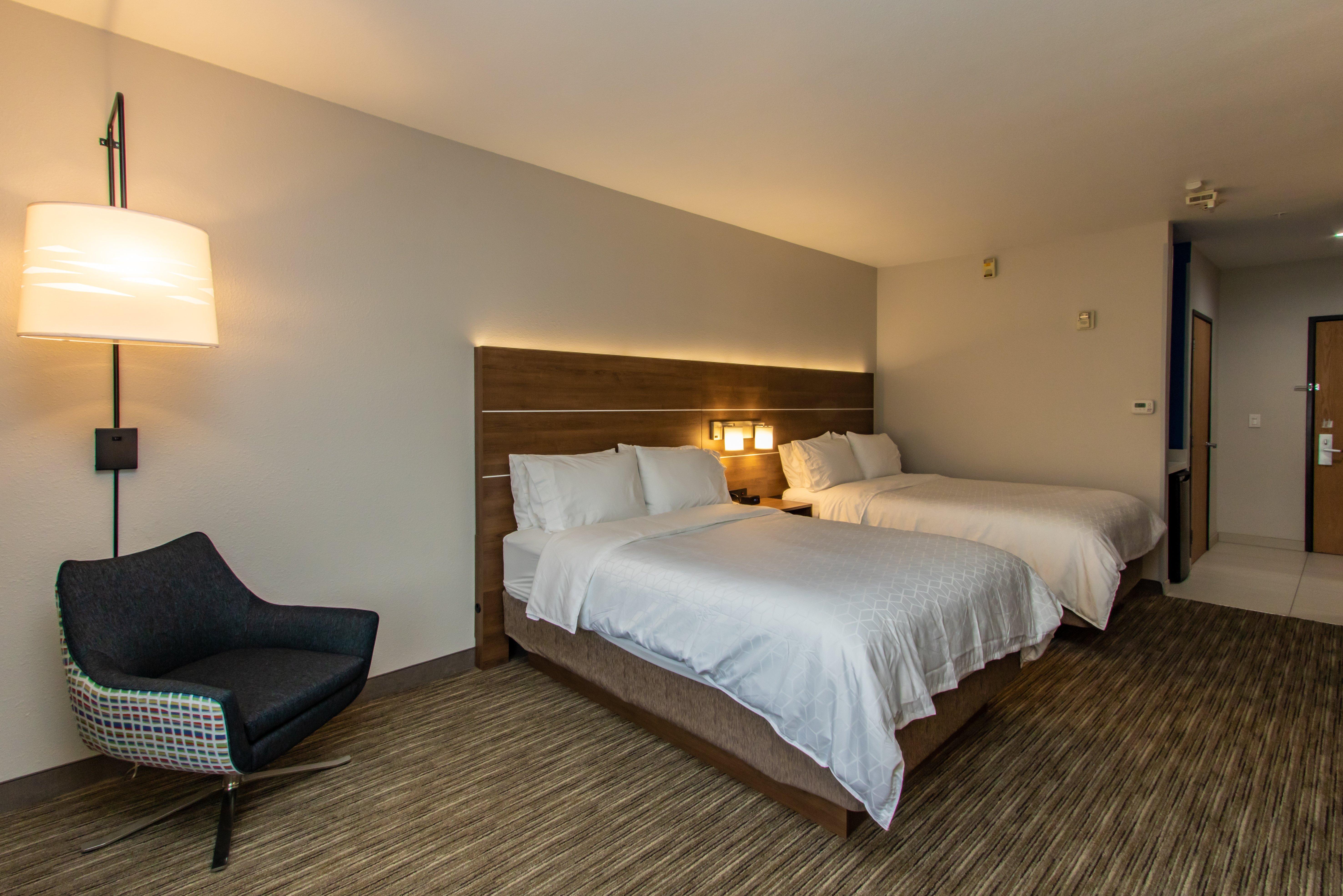 Holiday Inn Express Hotel & Suites Roseville - Galleria Area By Ihg Exterior photo